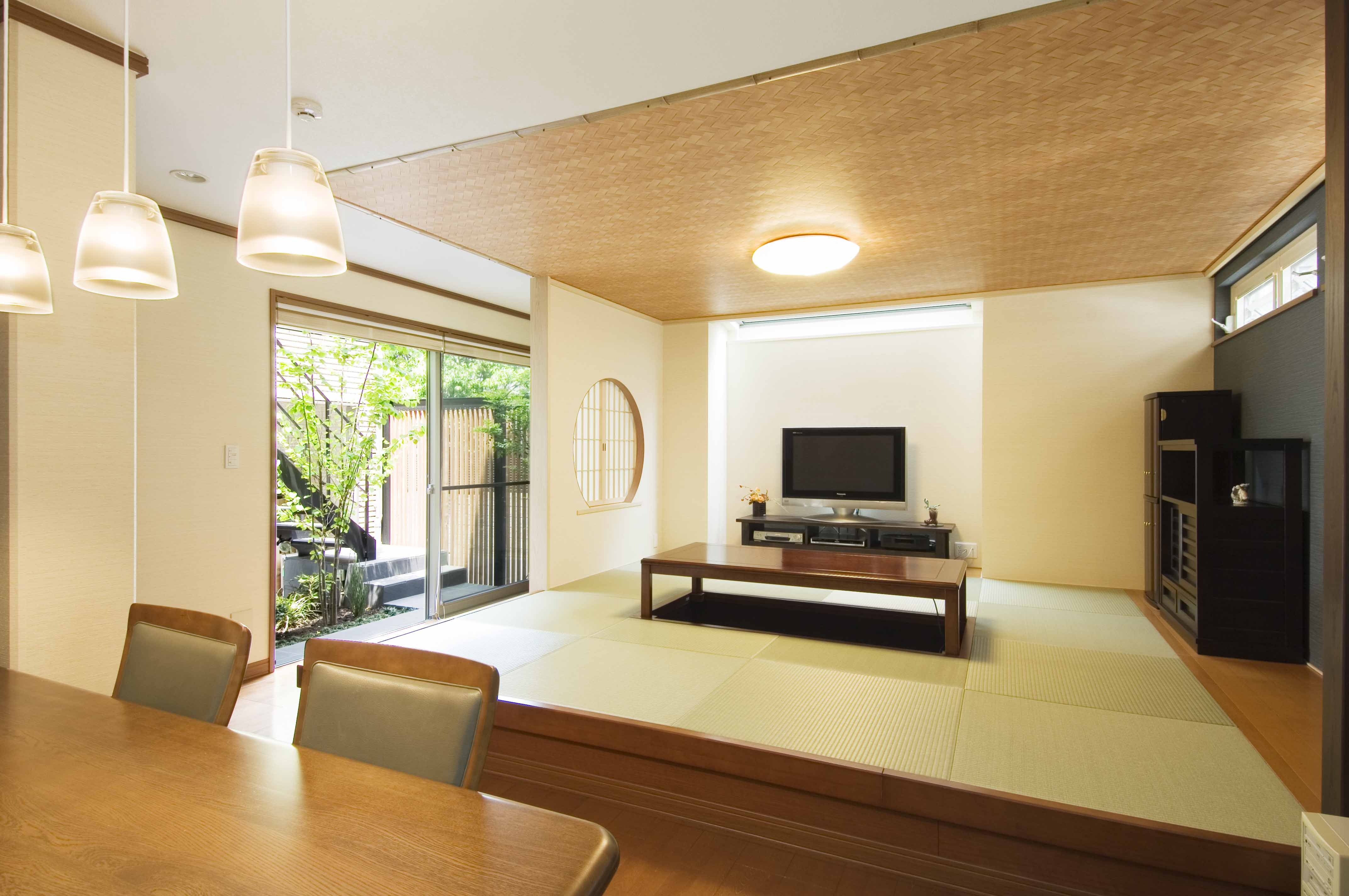 段差をつけることで空間をしきる。